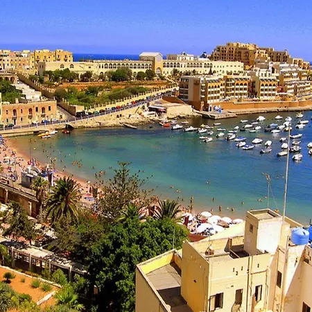 Idyllic Steps From The Promenade