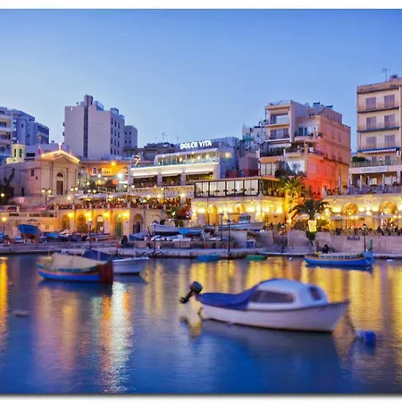 아파트 Idyllic Steps From The Promenade
