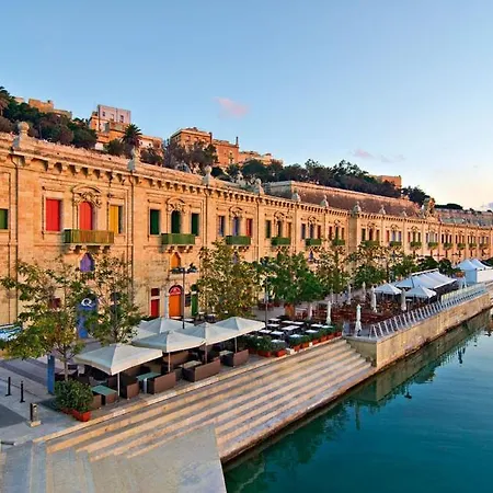 아파트 Idyllic Steps From The Promenade *