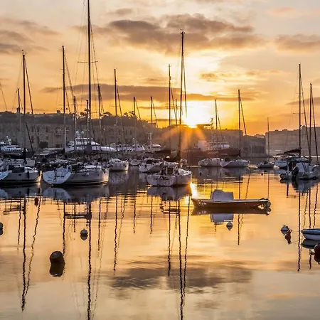 Apartment Idyllic Steps From The Promenade Sliema