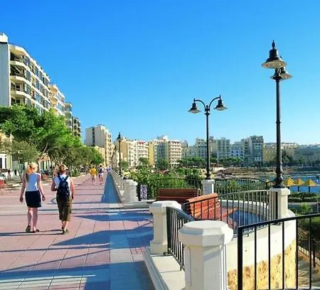 아파트 Idyllic Steps From The Promenade 슬리에마