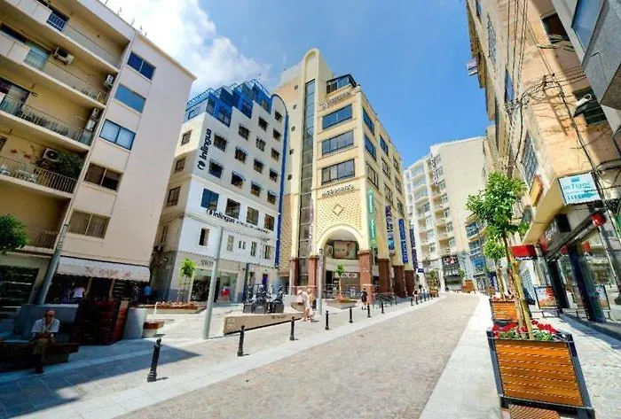 Idyllic Steps From The Promenade Daire *