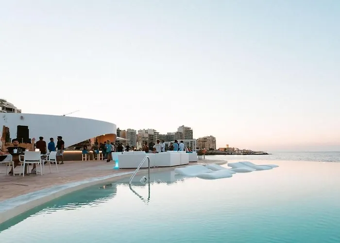 Daire Idyllic Steps From The Promenade Sliema