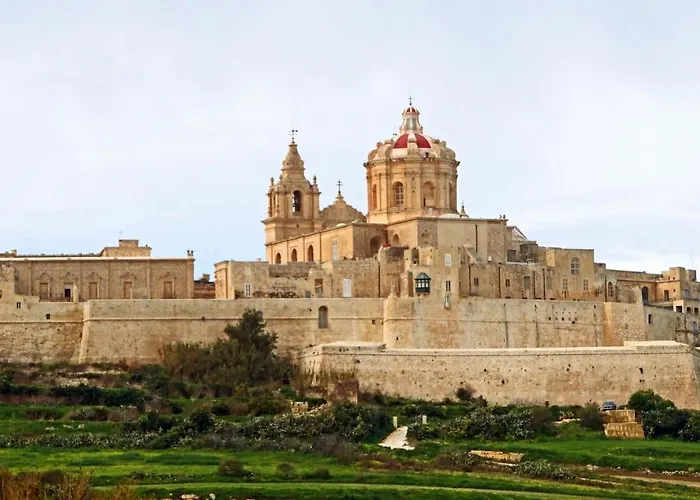 Idyllic Steps From The Promenade Daire