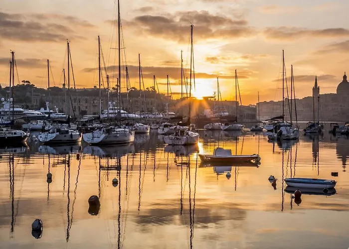 Daire Idyllic Steps From The Promenade Sliema