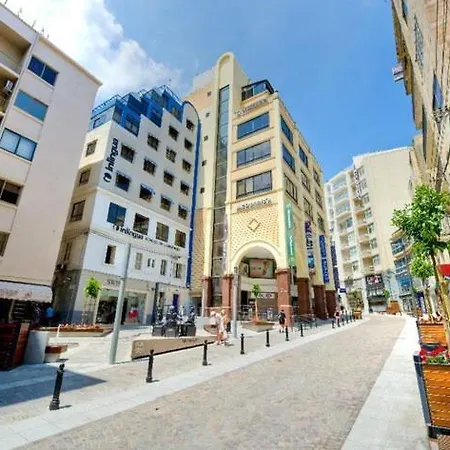 Idyllic Steps From The Promenade Apartamento *