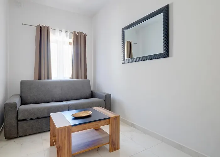 Apartment Idyllic Steps From The Promenade Sliema